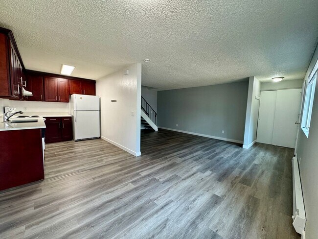 Building Photo - Move-In Ready 2-Bedroom 1 Bathroom Apartme...