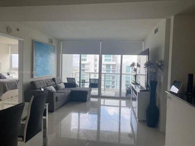 Foto del edificio - 1861 NW S River Dr