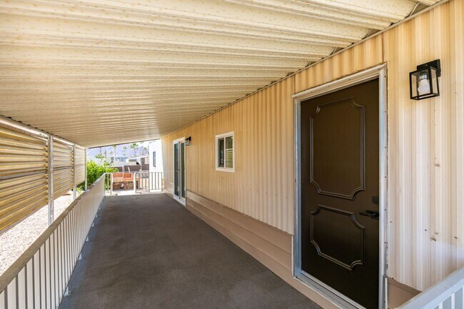 Foto del edificio - Beautifully Remodeled Boulder City Home with Spacious Backyard Retreat