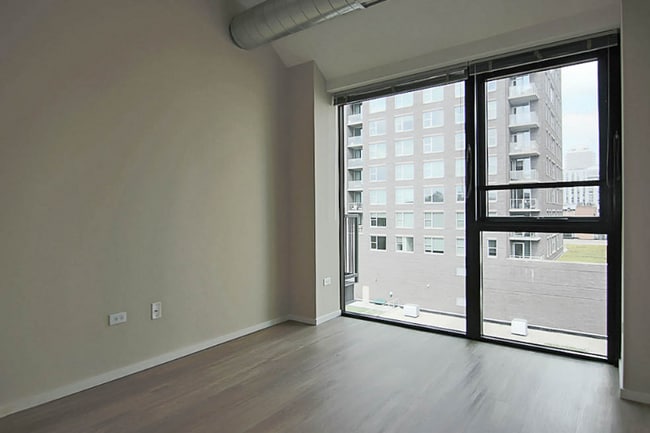 Building Photo - 1230 N Wells St