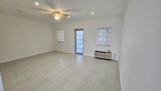 Foto del edificio - 916 W 42 St