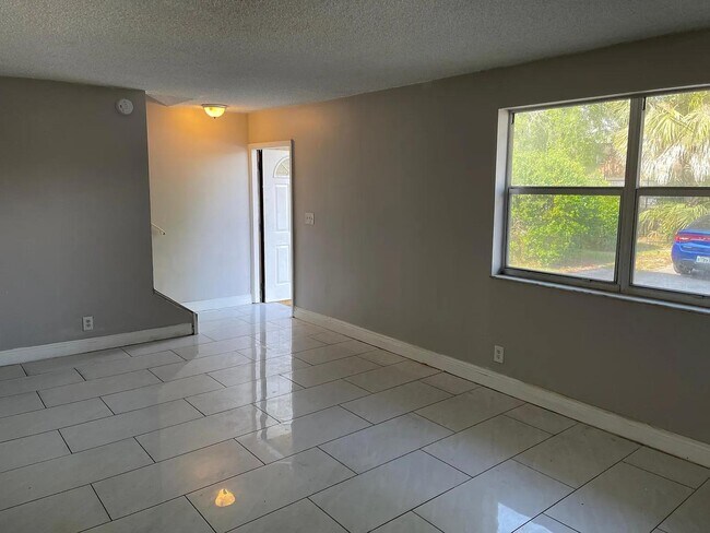 Building Photo - 5844 Blueberry Ct