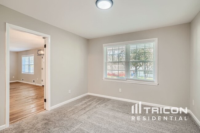 Building Photo - 2060 Claude St NW