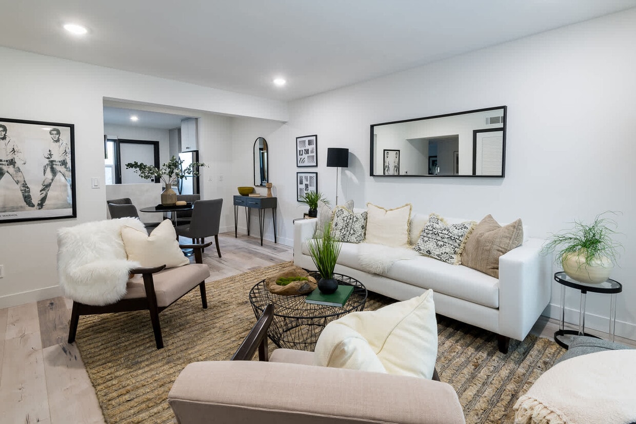 262 N Los Robles Ave