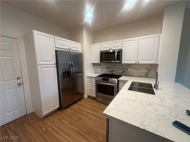 Foto del edificio - 760 Solitude Point Ave