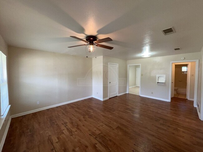 Foto del edificio - 2-Bedroom Duplex-1606 Duncan Ave