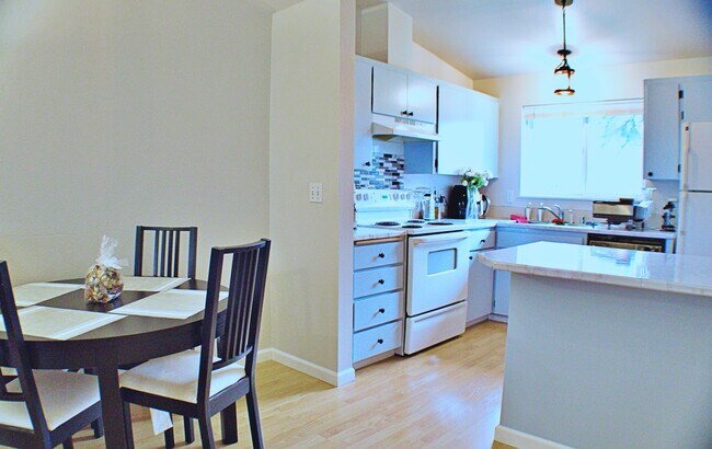 dining space+kitchen - 5623 Mount Tacoma Dr SW