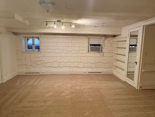 Foto del edificio - 107 E Chase St