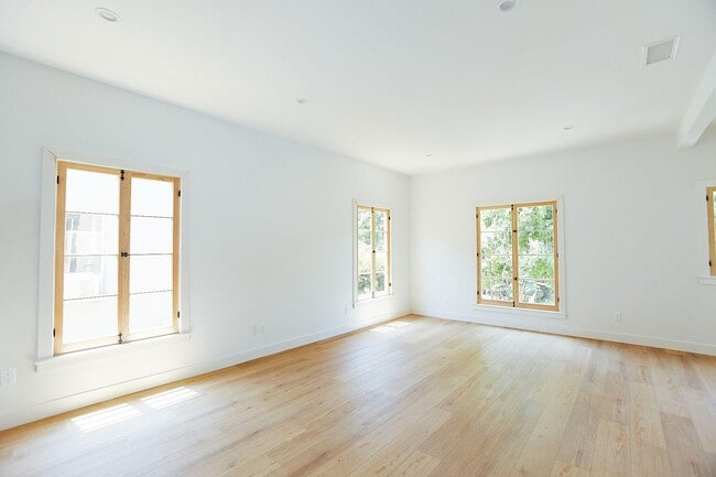 Open Concept Living Room - 428 N Orange Grove Ave