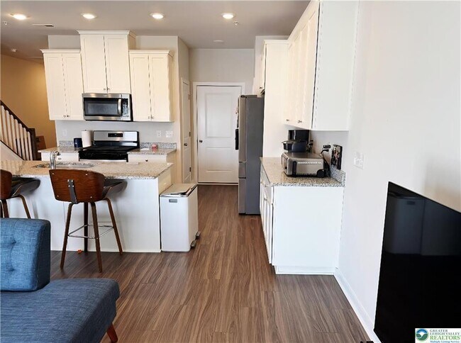Foto del edificio - 7635 Clayton Ave