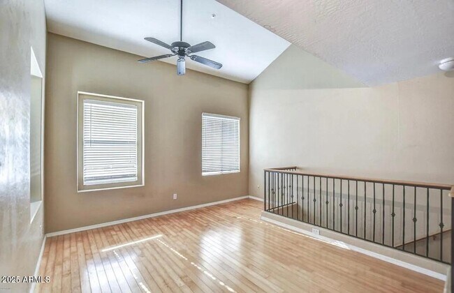 Building Photo - 880 W Aspen Way