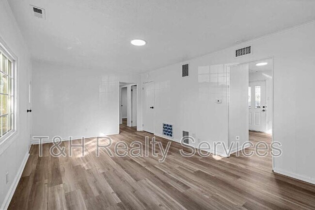 Foto del edificio - 2233 St Paul St