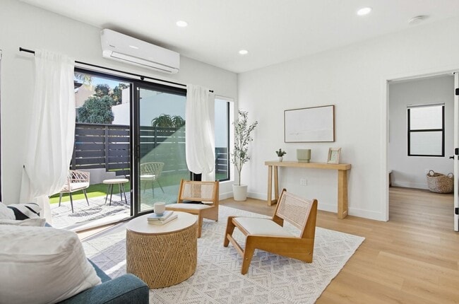 Foto del edificio - Brand New Construction – 3 Bed / 2 Bath Duplex Home in Normal Heights