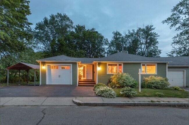 Building Photo - 15 Suban Pl