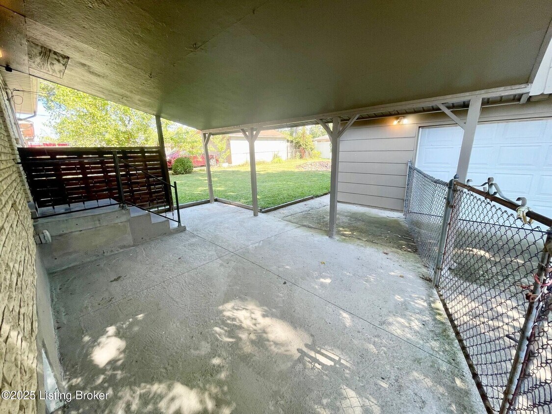 Building Photo - 8113 Clematis Ln