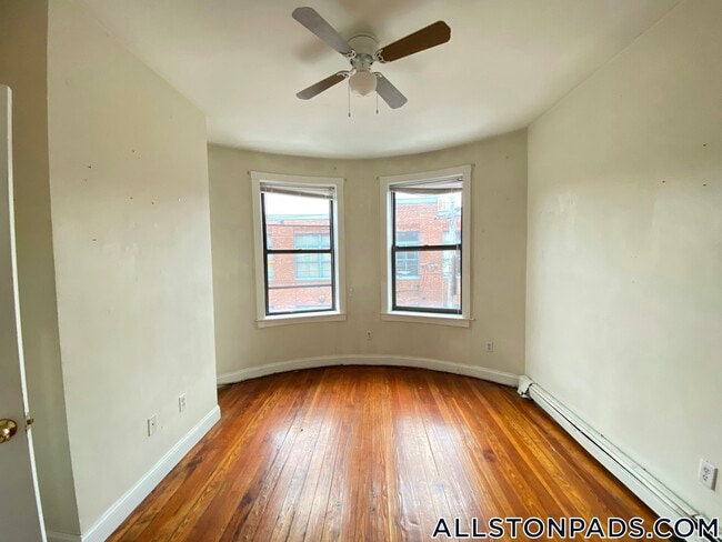 Building Photo - 15 Linden St