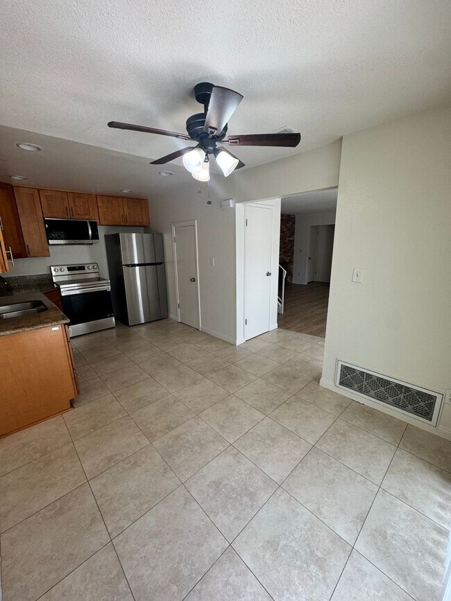 Foto del edificio - 2210-2212 E Avalon Ave