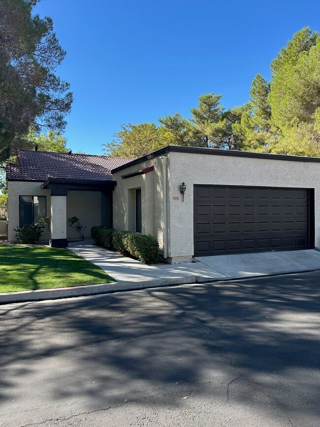 Building Photo - 329 Del Mar Ln