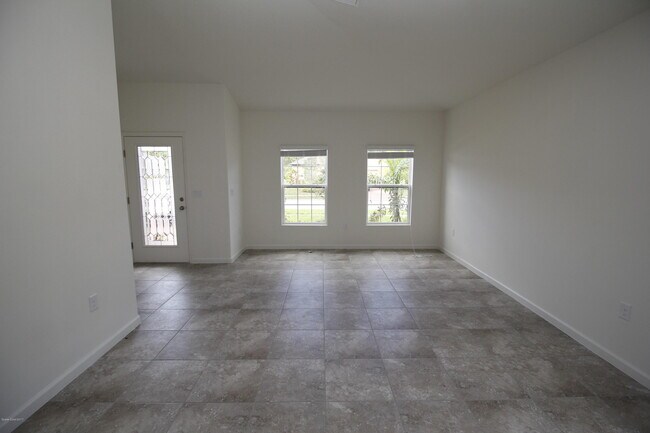 Building Photo - 561 Dillard Dr SE