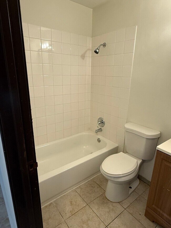 Foto del edificio - 351 Hawthorne Cir