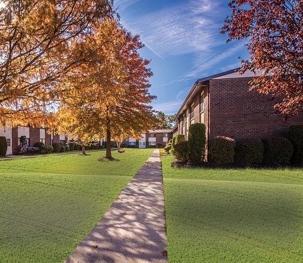 Building Photo - Country Living at Mapleview