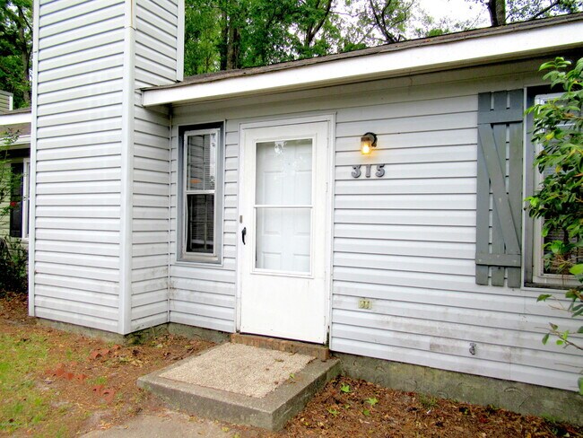 Building Photo - 315 Cedar Creek Dr