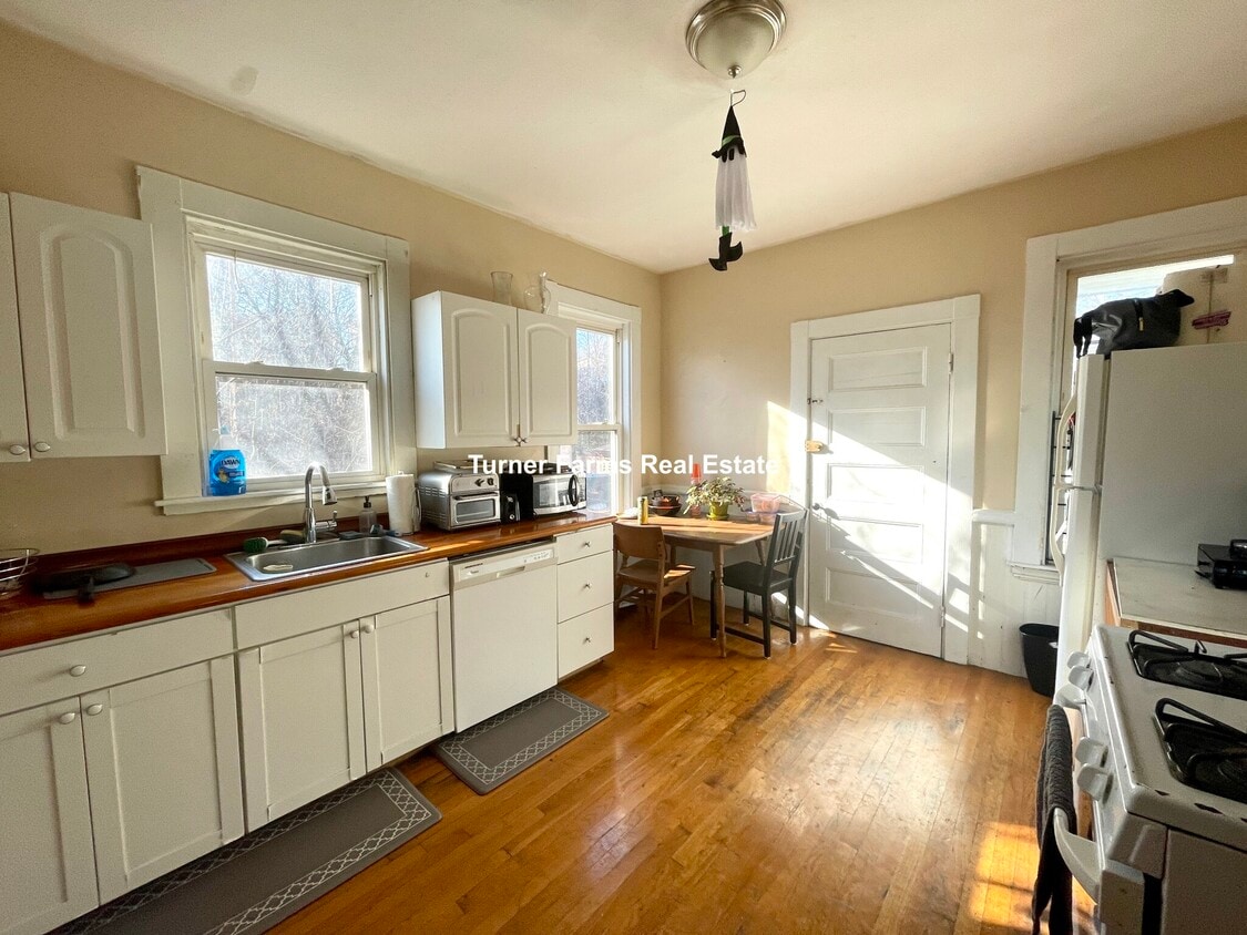 Primary Photo - 803 Parker St