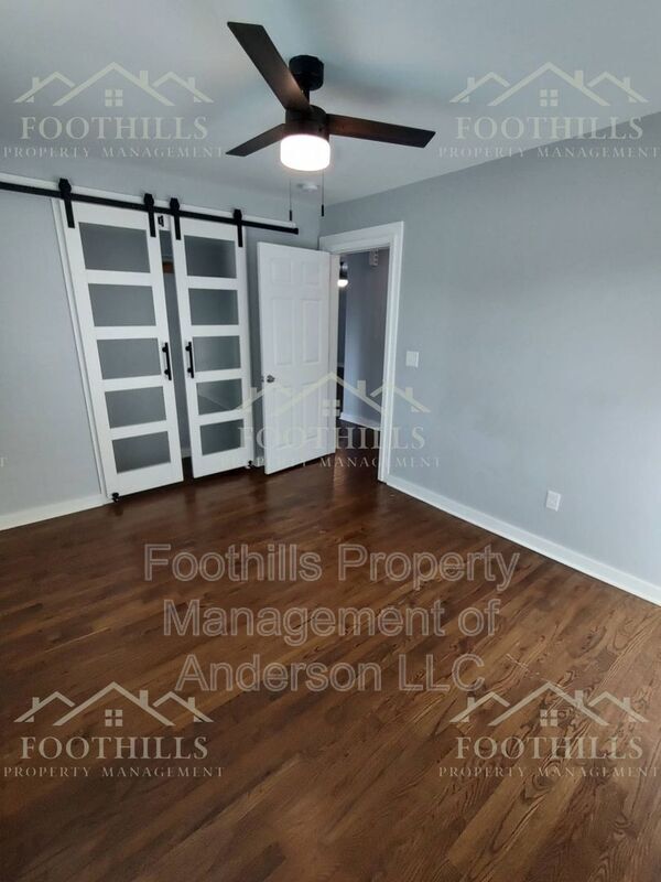 Foto del edificio - 2619 Whitehall Ave