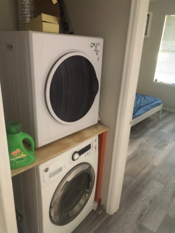 Building Photo - 457 S Memphis Way