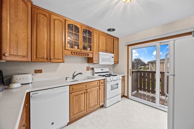 Building Photo - 1040 Hampton Hbr