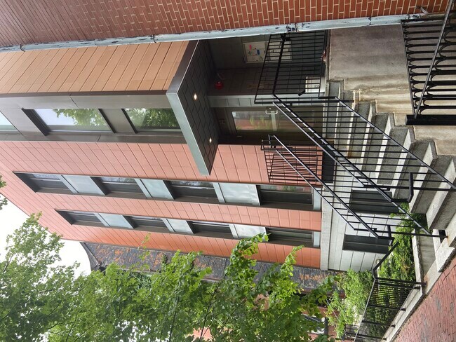 Foto del edificio - 4 E Springfield St