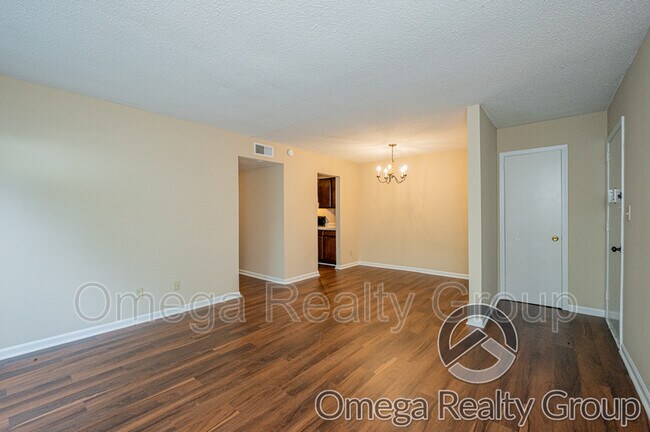 Building Photo - 425 Oakwood Ave