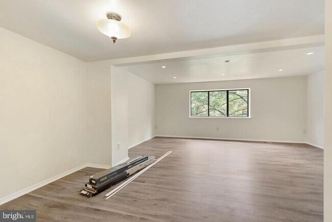 Foto del edificio - 7397 Hickory Log Cir