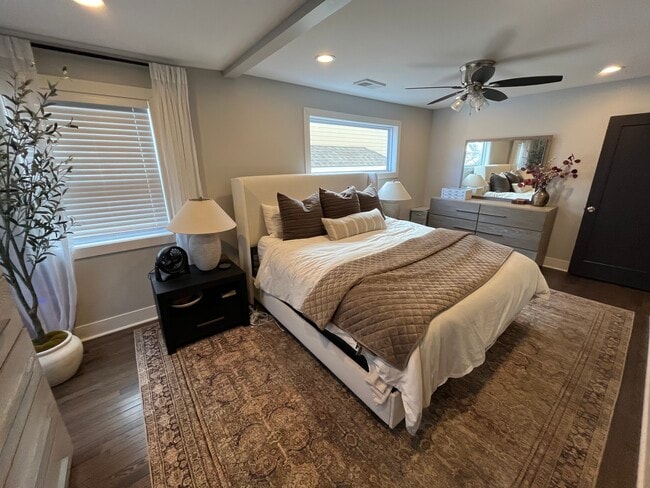 Master bedroom - 2627 Campbell St