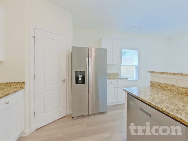 Building Photo - 2729 Yurman Rd