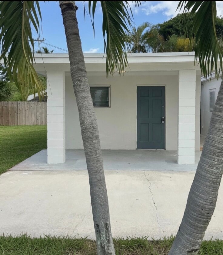 Photo - 730 N 5th St (Lantana, FL)