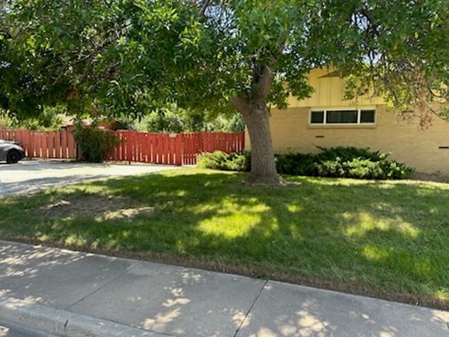 Foto del edificio - 3006 Butternut Dr