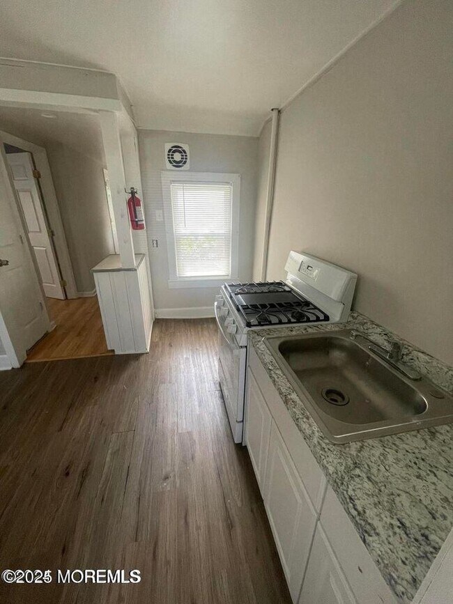 Foto del edificio - 225-227 Seeley Ave-225-227