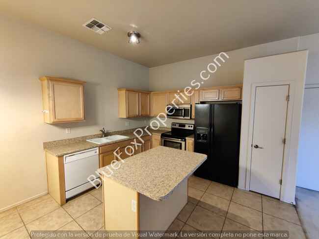 Foto del edificio - 2 Bedroom Townhome in Central Location