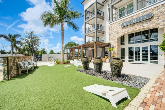 Building Photo - Summerhouse