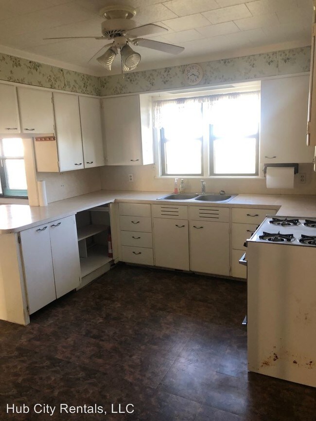Building Photo - 3 br, 2 bath House - 413 E. 4th Street