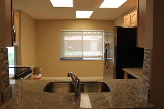 Foto del edificio - 7044 Lantana Ln