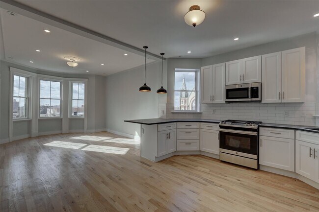 Building Photo - 618 14th St