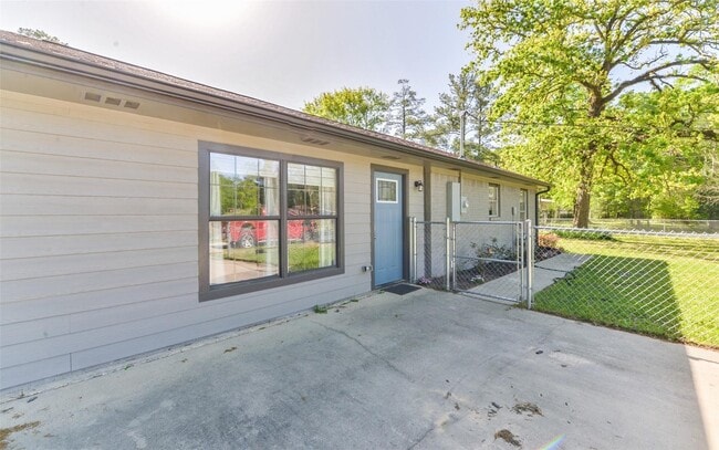 Building Photo - 503 Hortense St