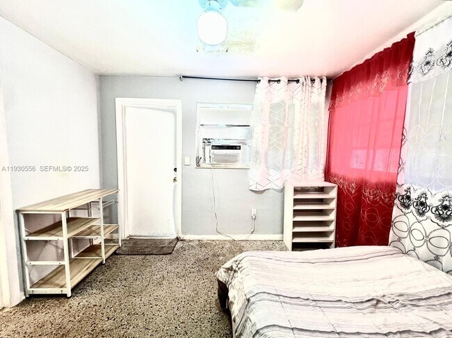 Foto del edificio - 106 Harvard Rd