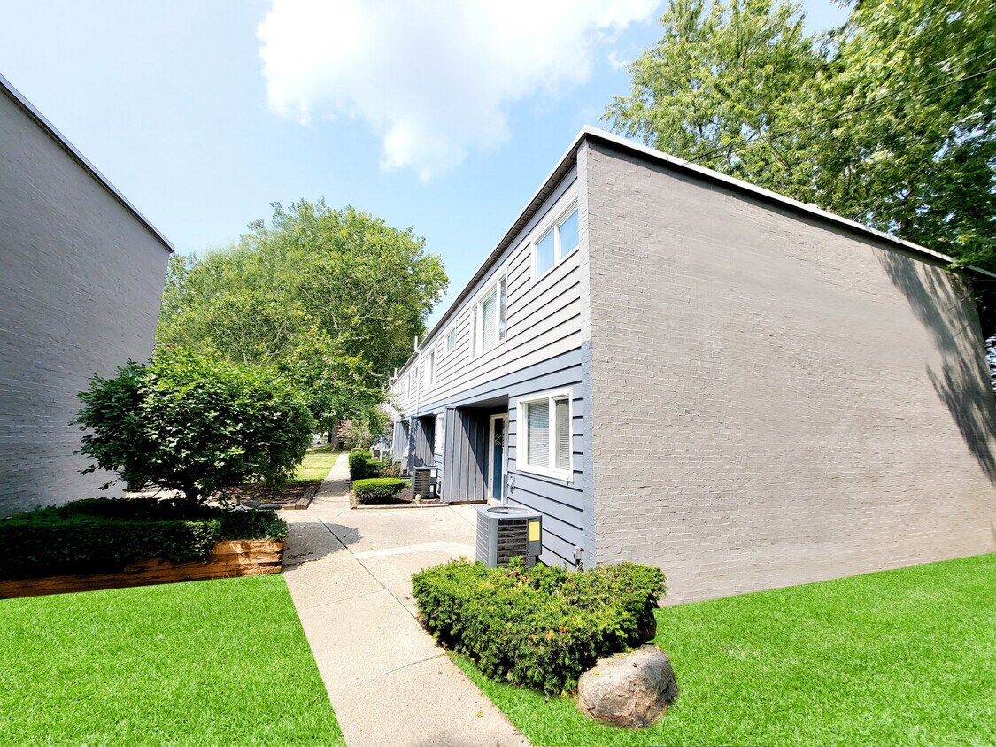 Foto principal - Townhomes at 28th