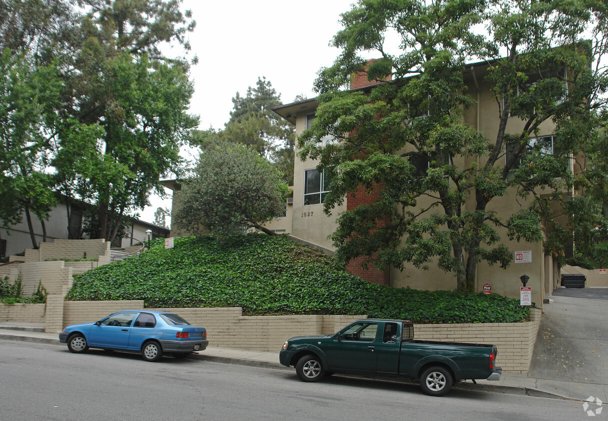 Building Photo - Amberwood Apartments