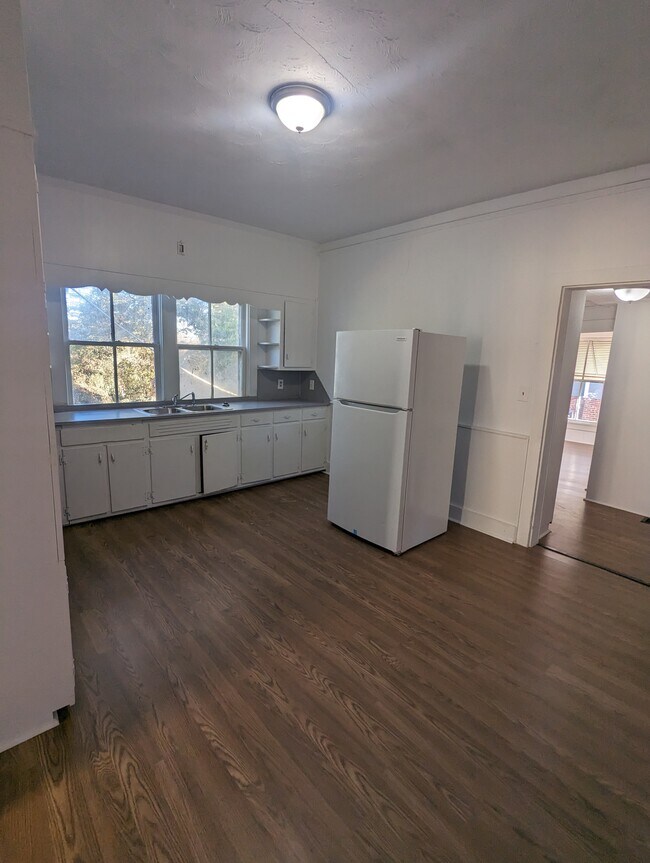 Foto del edificio - 1446 N Main St