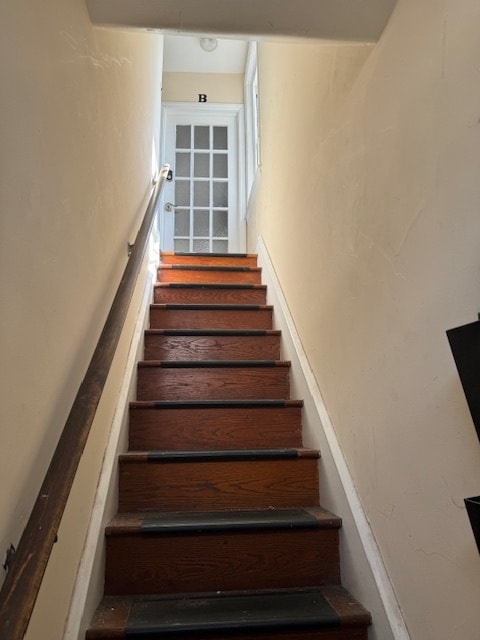Private Entrance - 31 S Walnut St