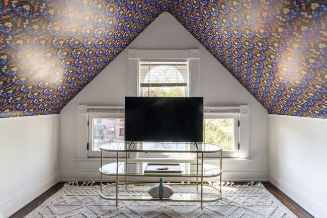 Foto del edificio - 1382 Burdette Ave